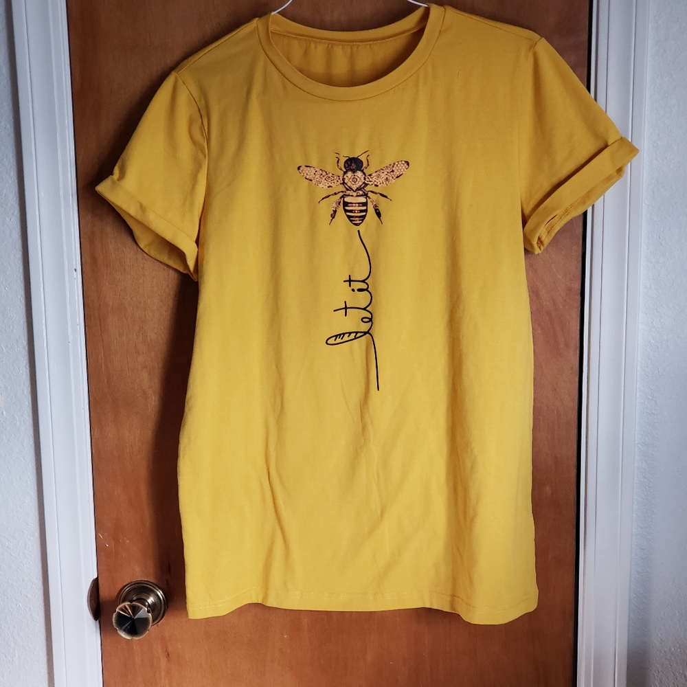 Let it 🐝 (BEE) t- shirt NWOT